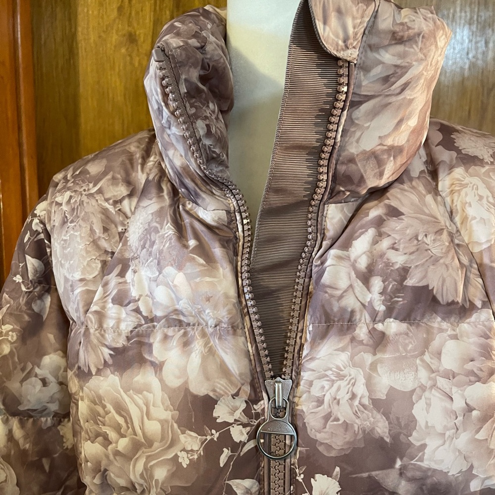 Athleta Downtown Printed Puffer Jacket - Picture 3 of 8